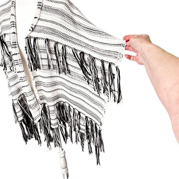 Melrose and Market Black White Crocheted Poncho Shawl with Fringe One Size - Picture 4 of 8